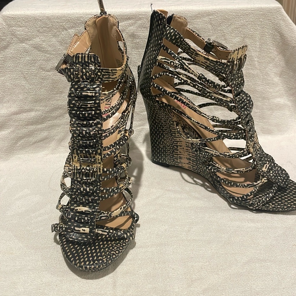 Great for summer. Slightly used; size 8.5
